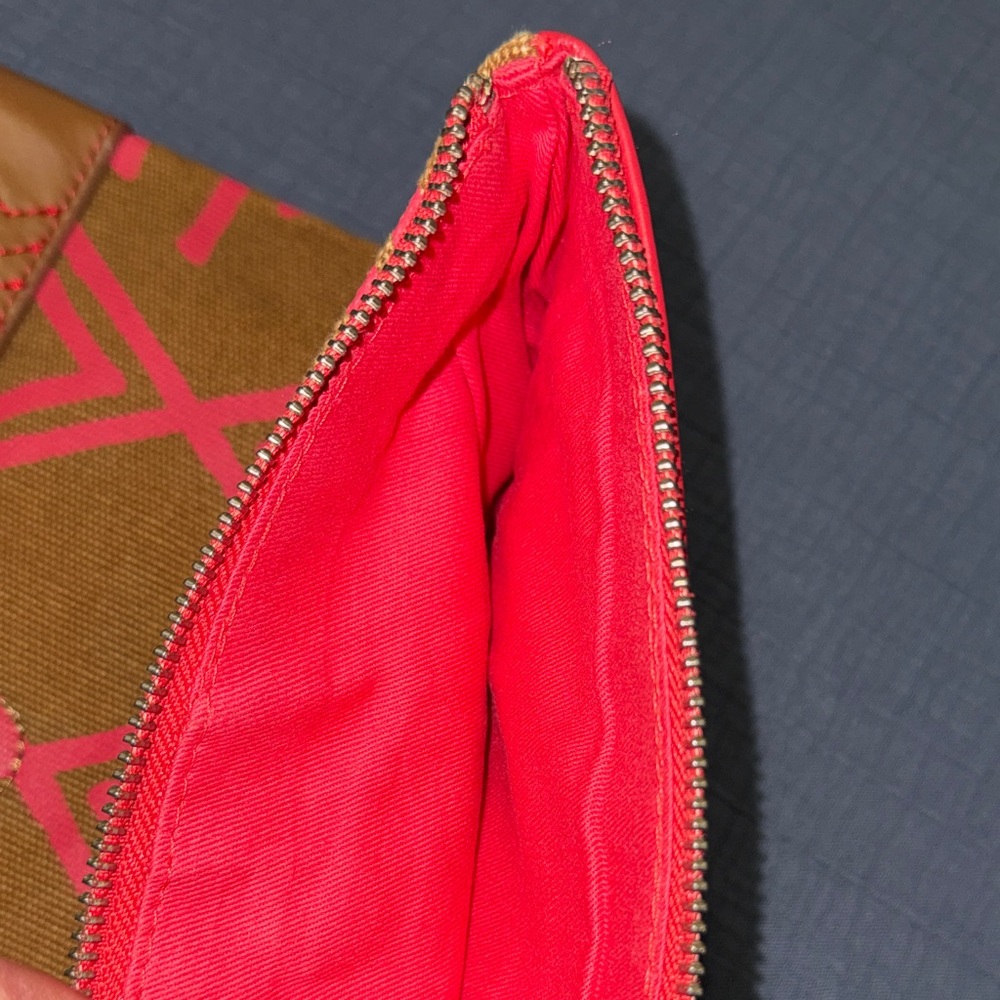 Nixon Tribu Clutch Brown Cherry Zipper Closure Purse Handbag EUC - Picture 9 of 10